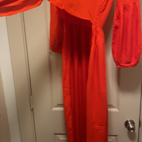 Beautiful, red Venus, high (at the waist) low (to ankle), tie in front blouse. - Picture 5 of 10